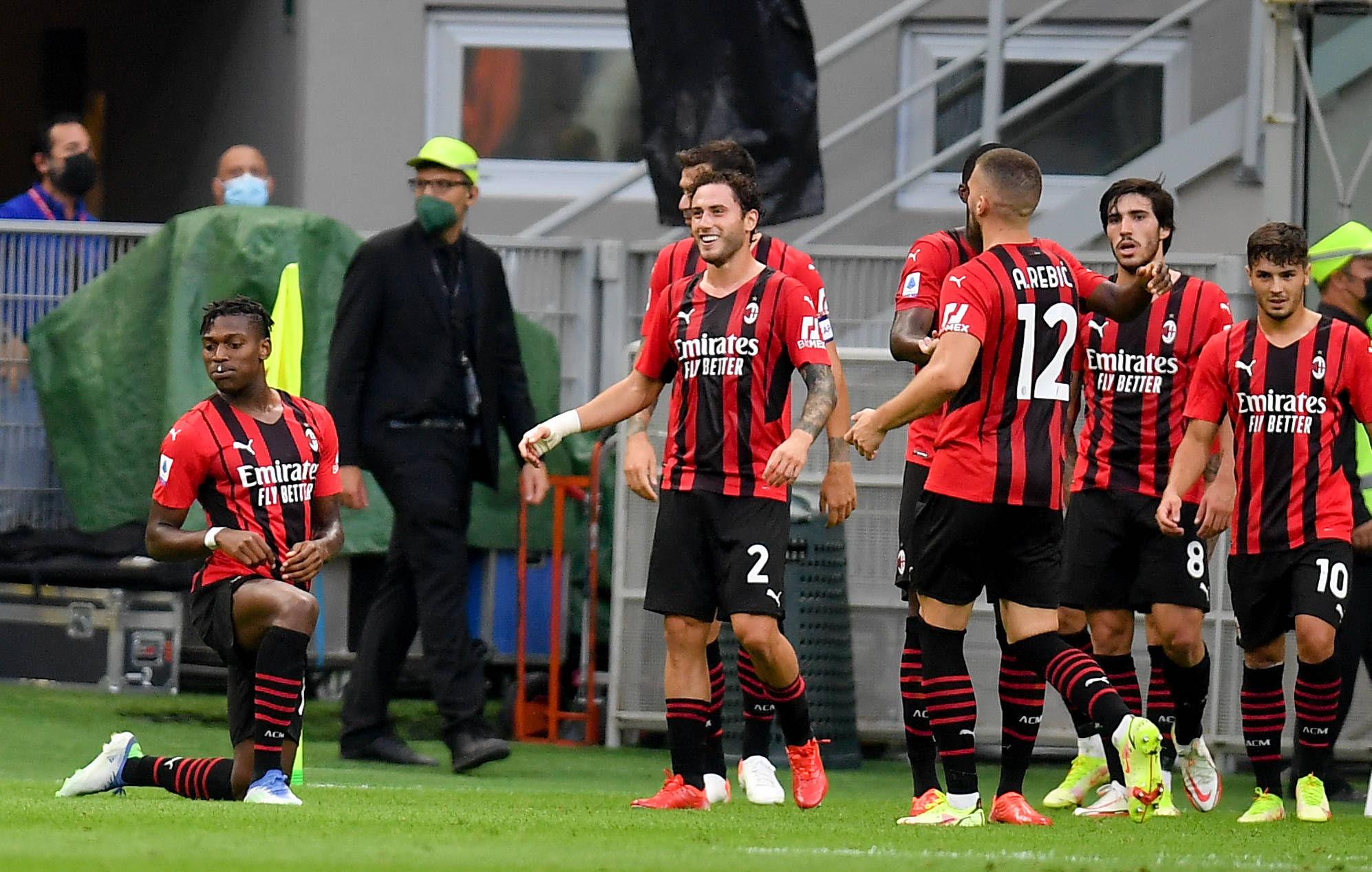 欧冠半场：马杜埃凯破门，因卡皮耶中柱，阿森纳1-0布鲁日