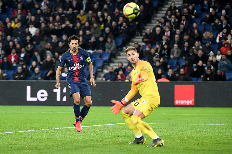 球星抢断后三步上篮太快了