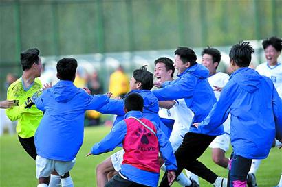 足球法甲豪门官宣续约核心前锋，合同长达五年