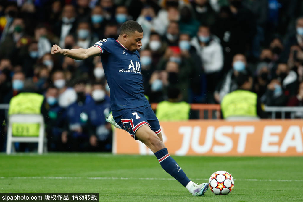 伊朗前锋塔雷米欧冠赛场攻破皇马大门！成为第二位攻...