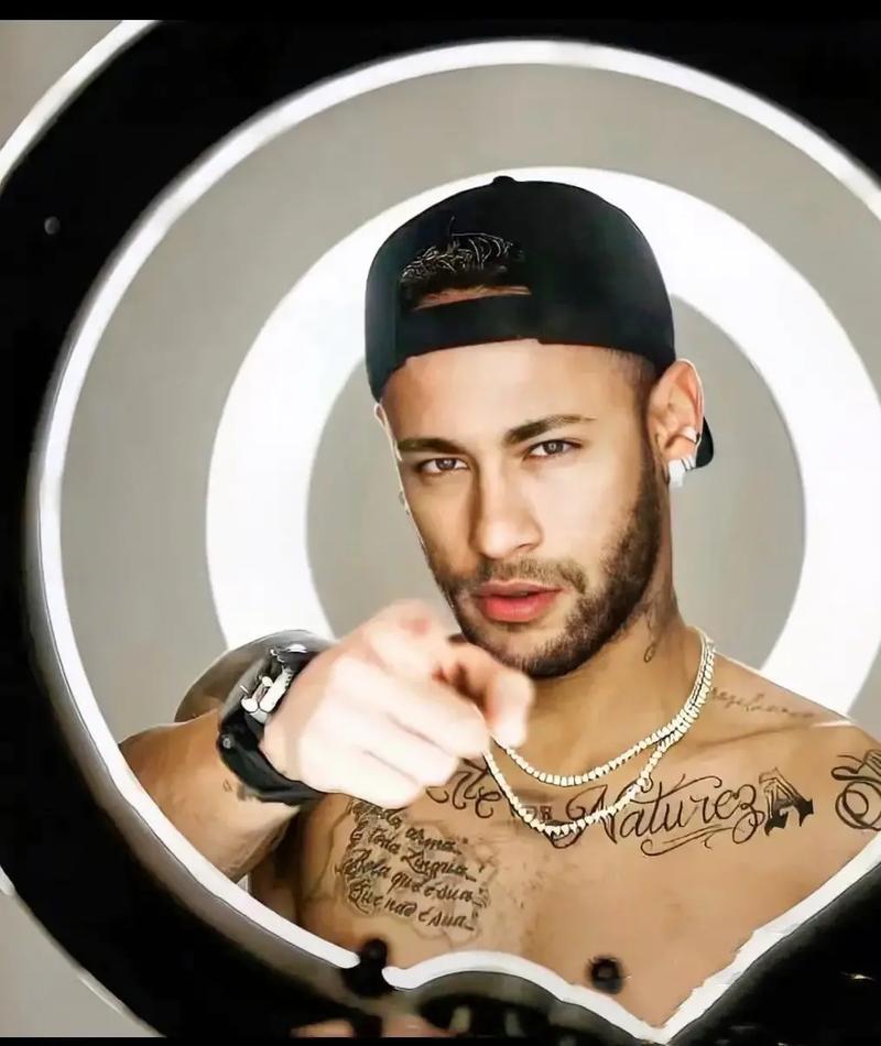 詹俊：此前四次这个节点排在英超榜首都无法如愿，希望这赛季如愿（詹俊：过去四次此时领跑英超都未能如愿，盼本赛季终圆梦）