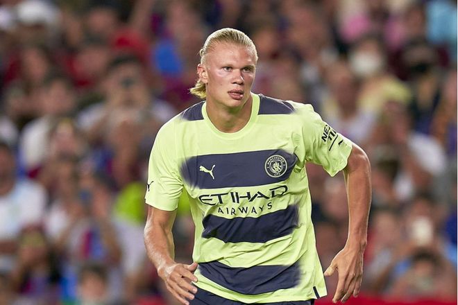 江苏节日！苏超决赛赛前南通队球迷场外集结为球队助威